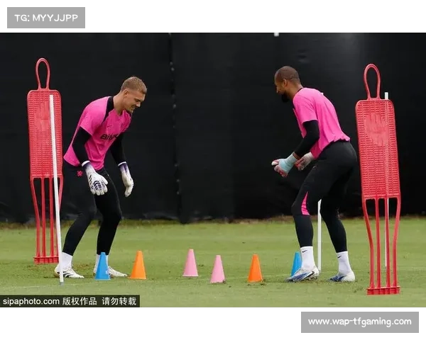 伯恩茅斯首次报价切尔西门将彼得罗维奇遭拒 双方谈判仍在继续 伯恩茅斯首次报价切尔西门将彼得罗维奇遭拒 双方谈判仍在继续